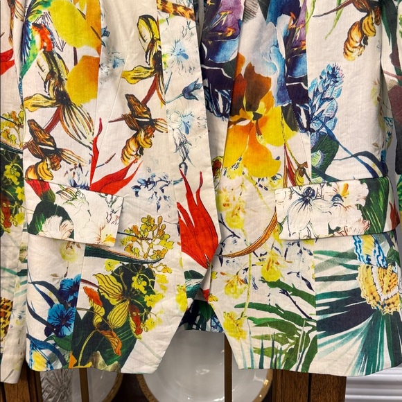 Floral Print Blazer with Vibrant Colors - Picture 4 of 13